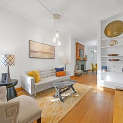 *Gorgeous Backyard* Large Home Heart of Kensington
